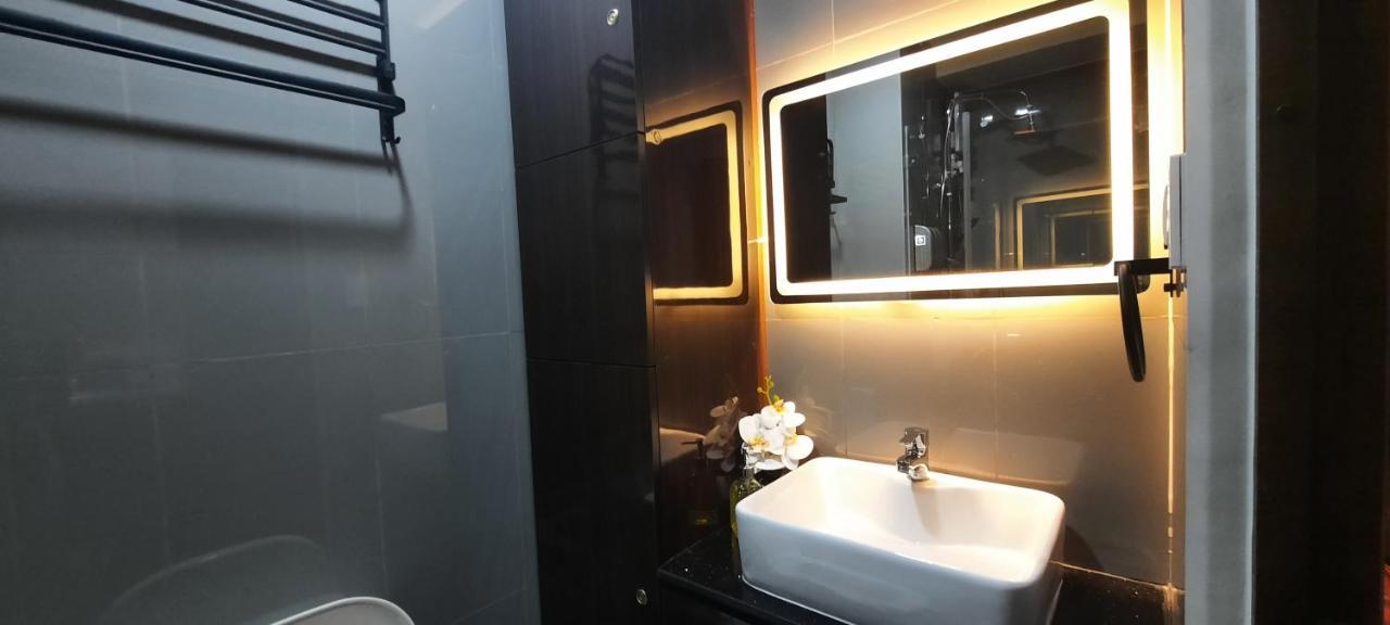 Air Luxury Makati Cbd With Balcony Appartement Manilla Buitenkant foto